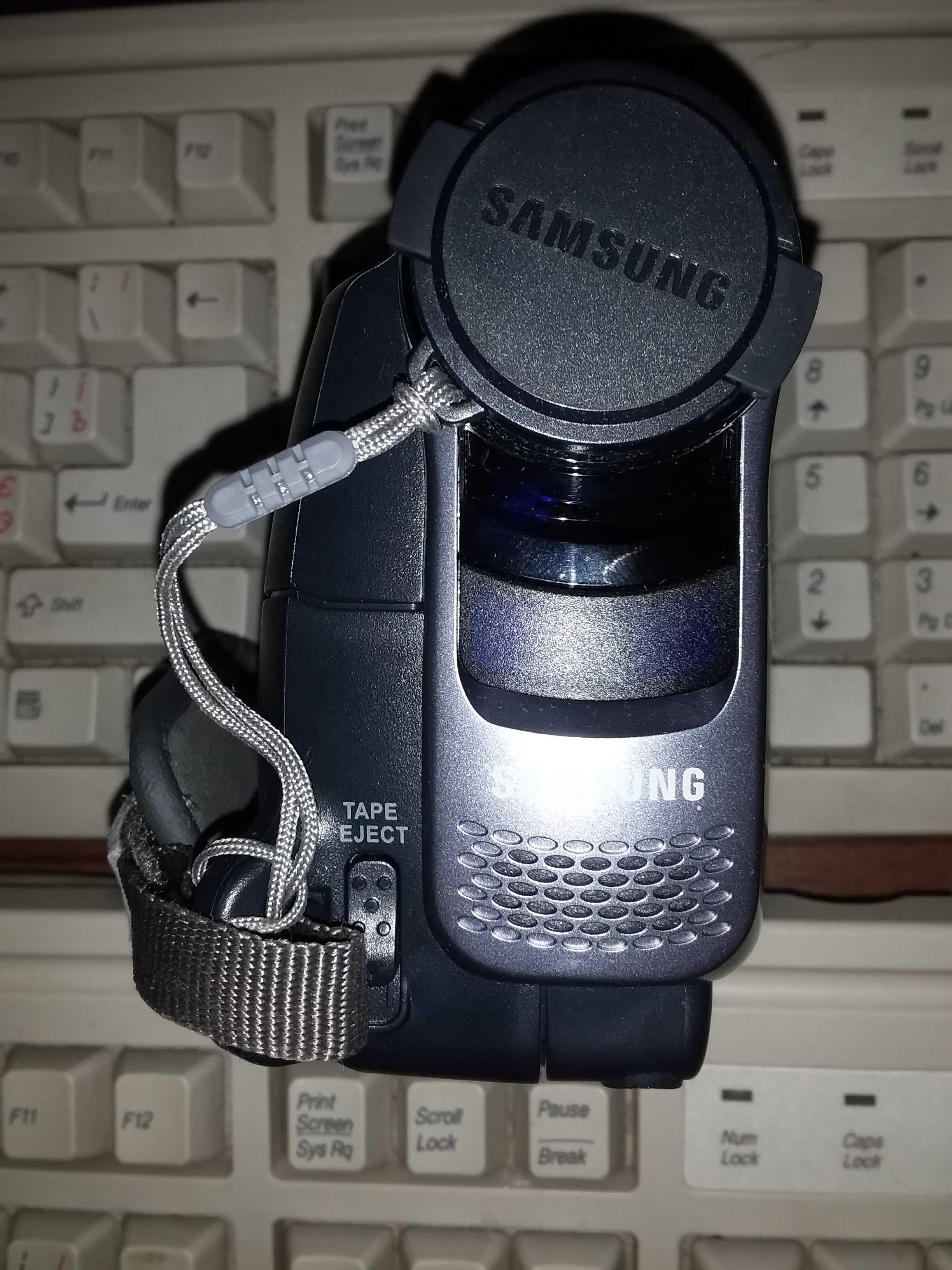 Видеокамера Samsung VP-D371.