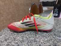 Chuteiras F50 em bom estado