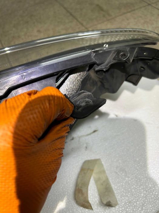 Farol otica Ford fiesta esquerda