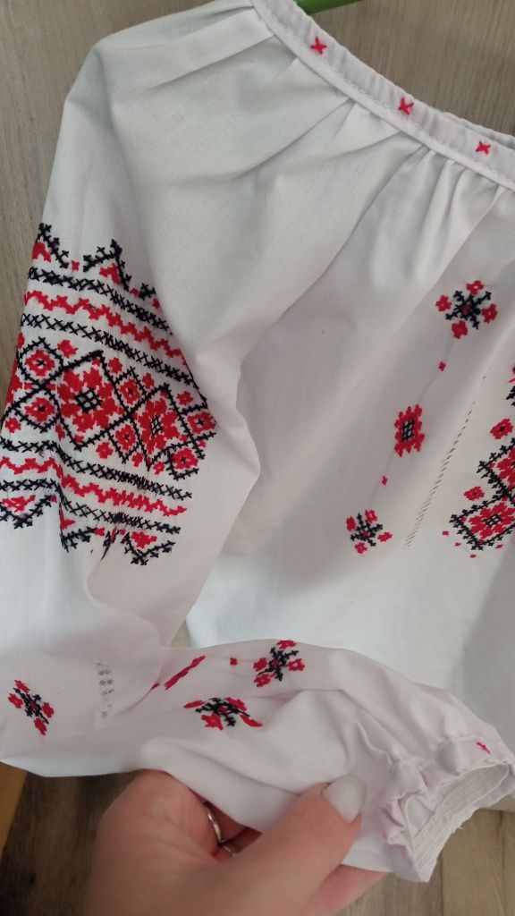 Вишиванки для дівчаток