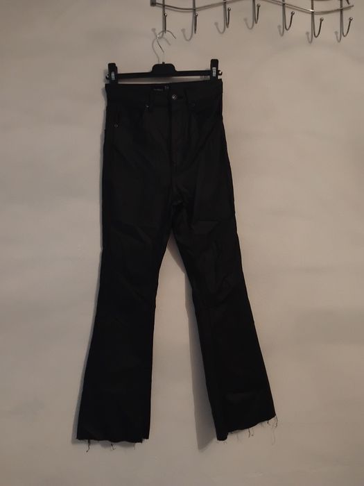 Calças de cabedal Stradivarius