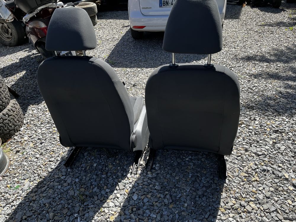 Fotele przód kompletne Volkswagen Touran,Caddy z lat 2012 lift