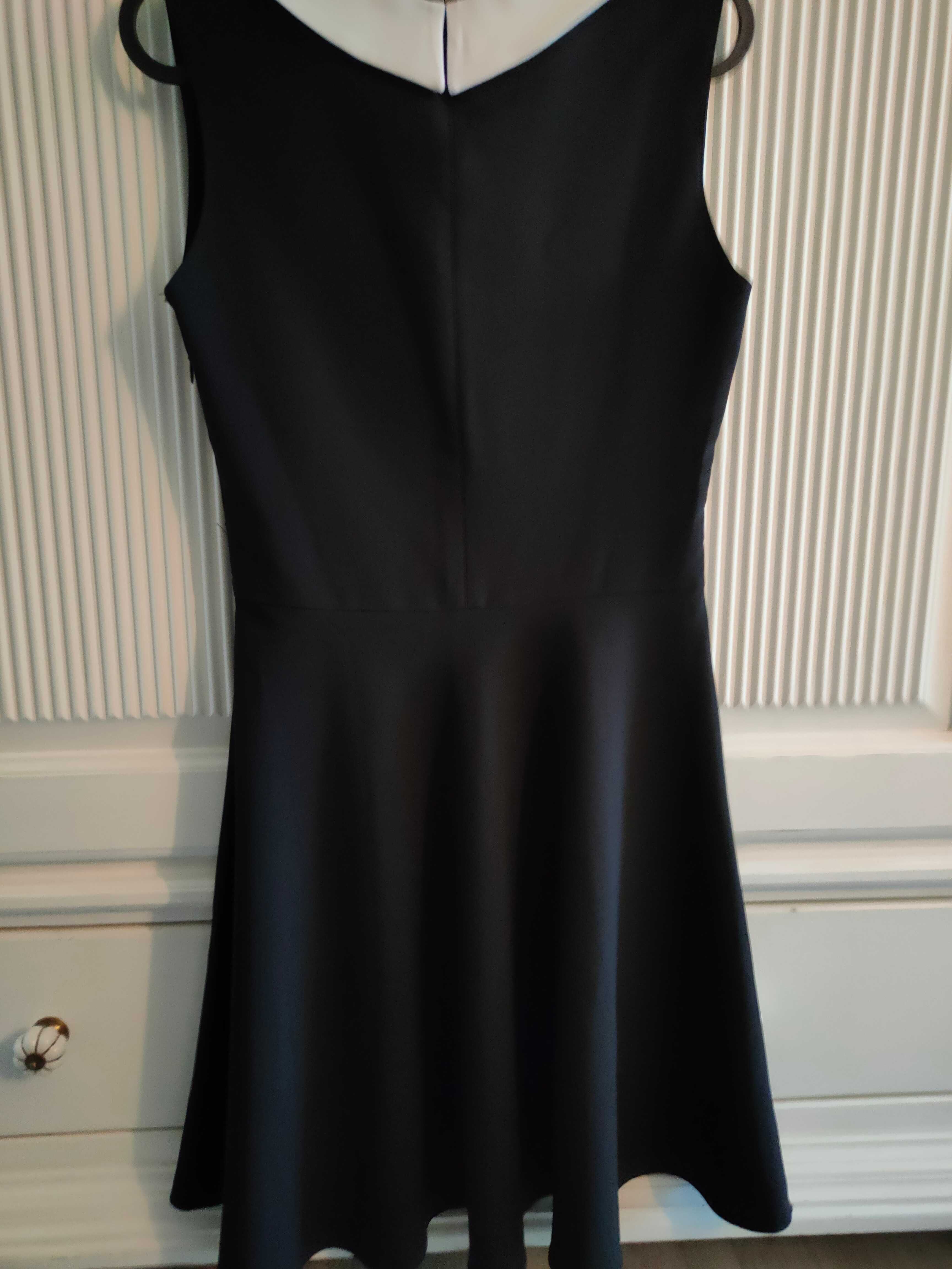 Czarna sukienka rozkloszowana z kołnierzykiem szkolna / vintage