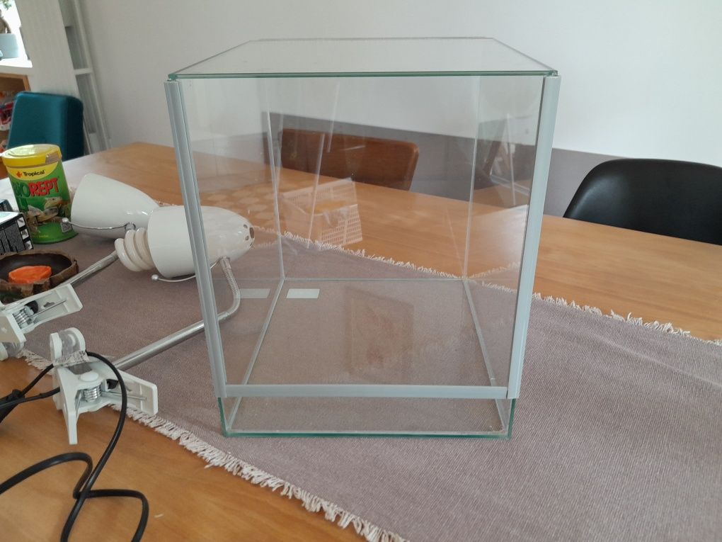 Terrarium dla żółwia 30x30x25 plus lampy