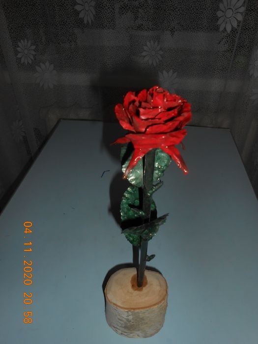 Металлическая роза