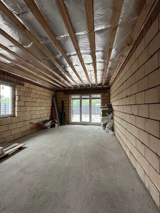 Одноповерховий будинок в Дмитрівці поруч ліс та центральна дорога