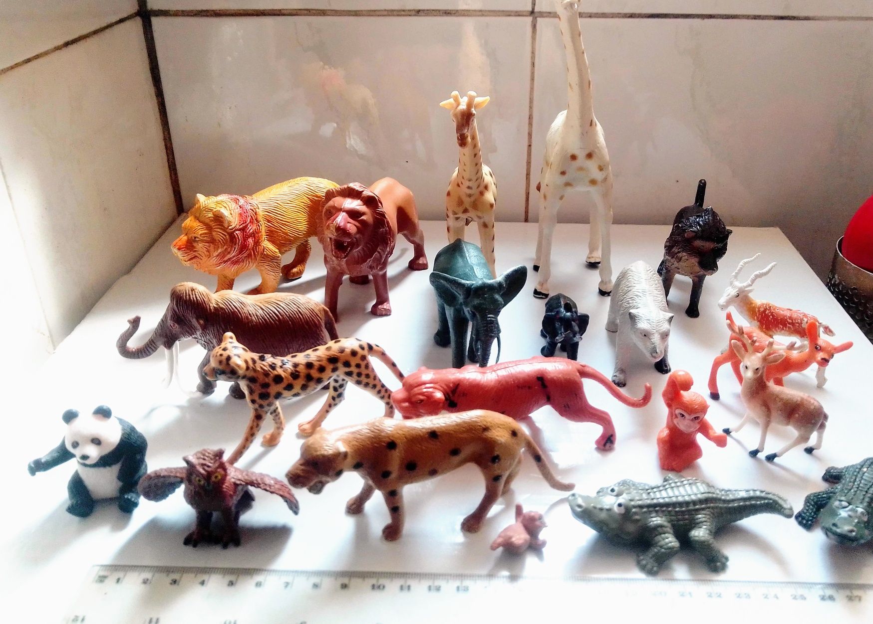 Várias figuras de animais.