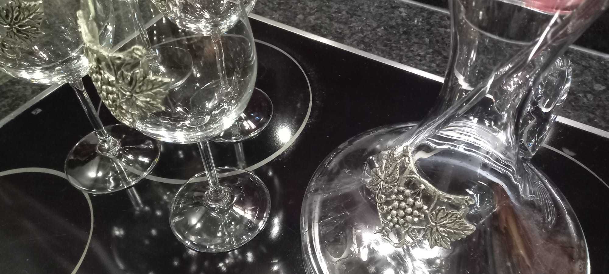 Conjunto de copos e decanter com estanho
