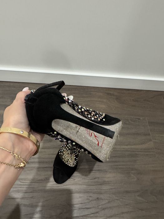 Босоніжки . Дуже красиві