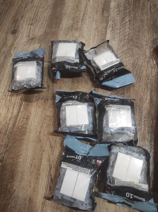 Włącznik podwójny Simon 10