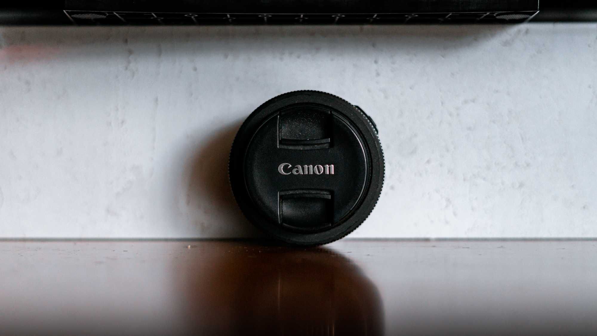 Canon EF-S 24mm f/2.8 STM - Pancake Lens