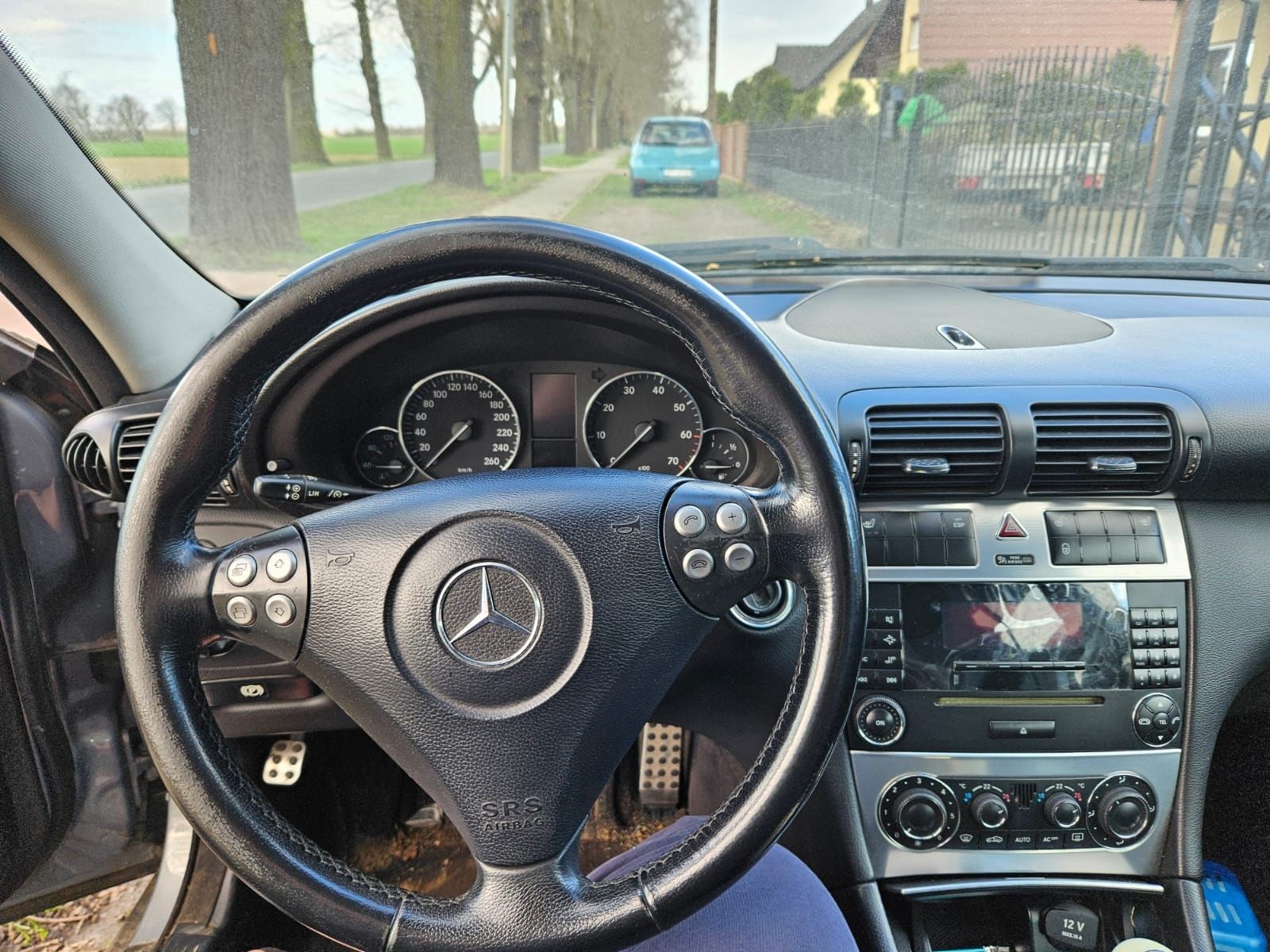 Mercedes C230 rok 2005 uszkodzony, na części