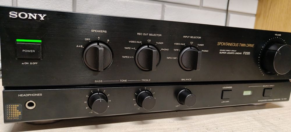 Wzmacniacz SONY TA-F220. Japan . Stereo