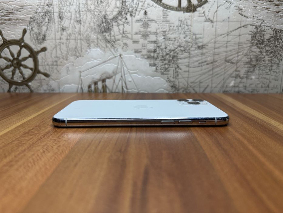 iPhone 11 Pro • 256GB • Etui • Kabel