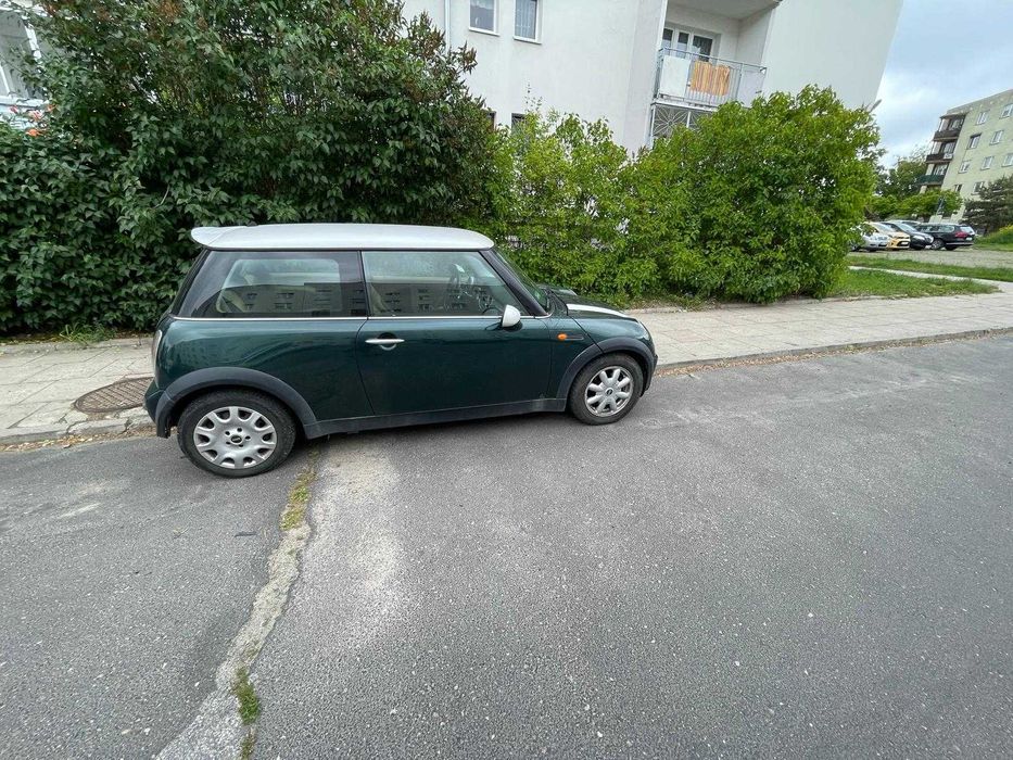 Mini Cooper w całości z przeznaczeniem na części
