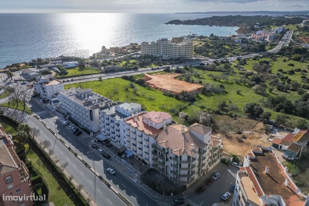 Apartamento T3 Duplex à venda com Terraço e Dois Lugares de Garagem na