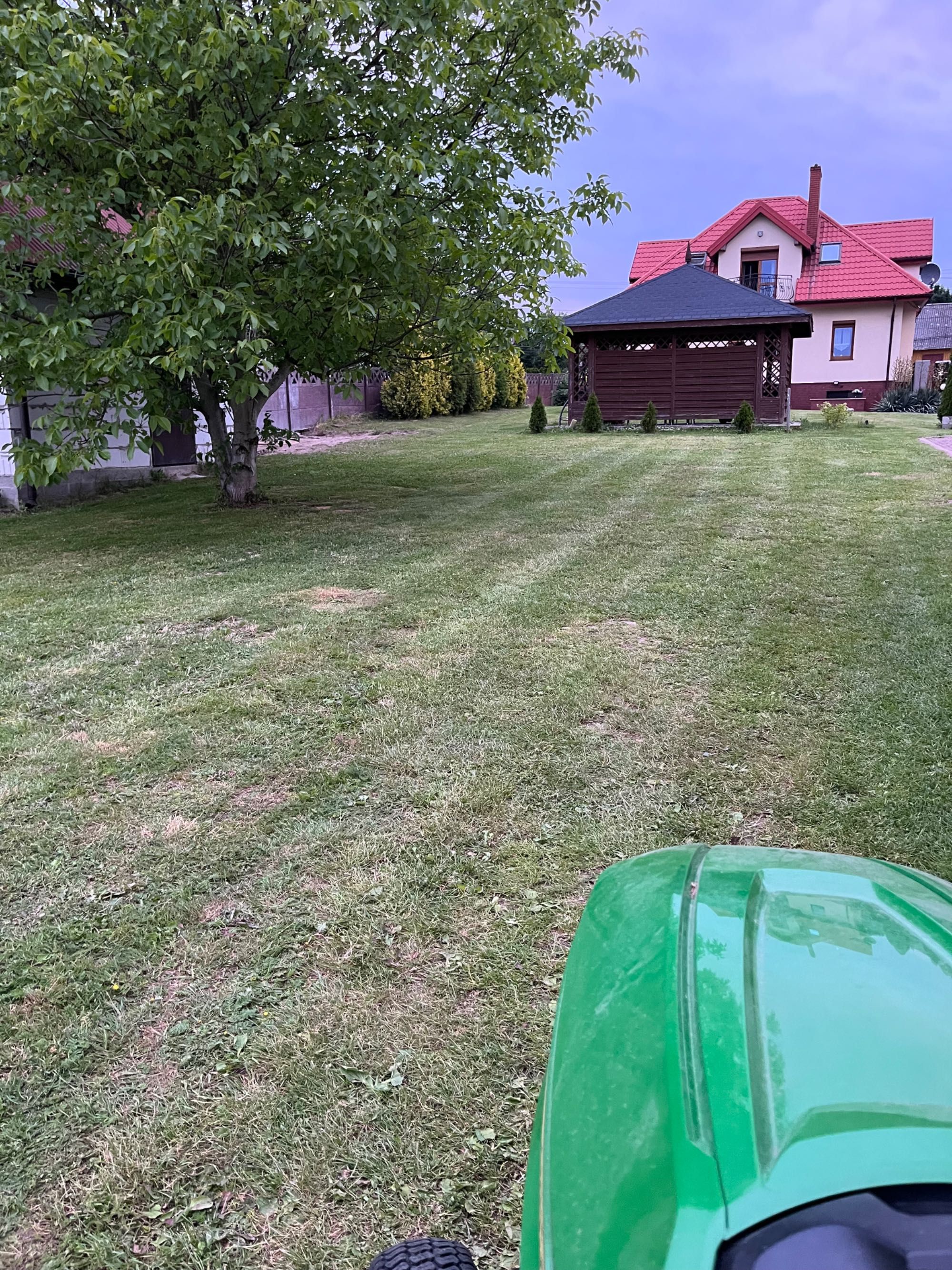 Koszenie trawników Traktor Kosiarką !