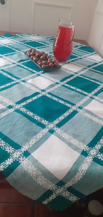 Obrus bawełniany biało zielona krata wzór haftowany