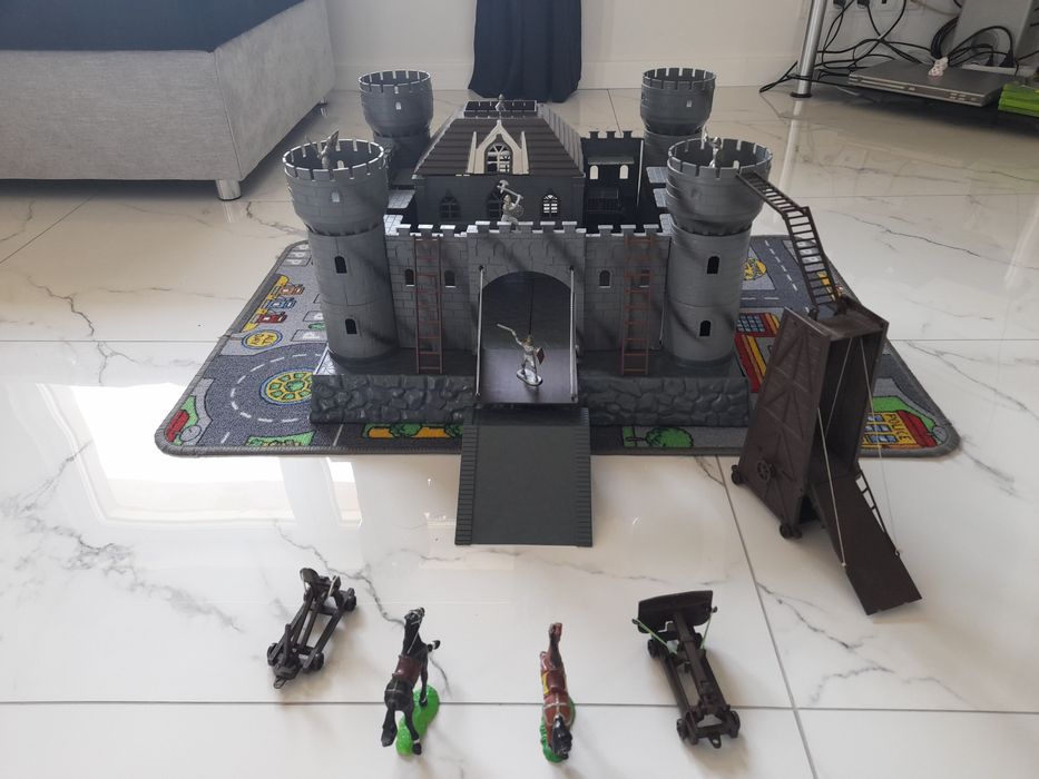 Zamek plastikowy 55cm x 55cm