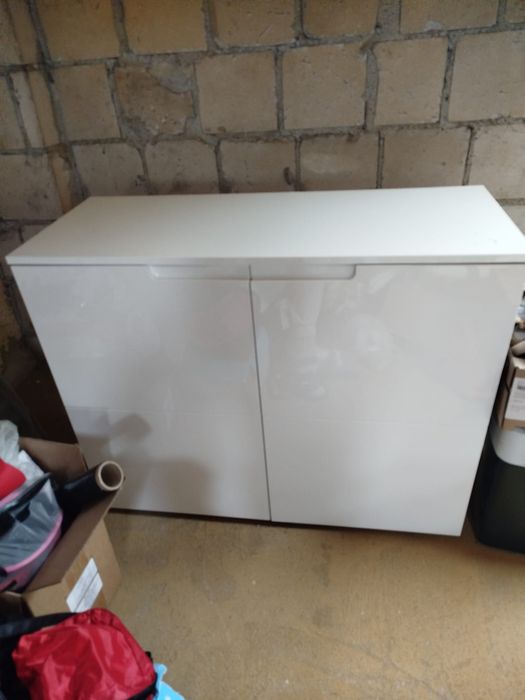 Komoda biała z połyskiem