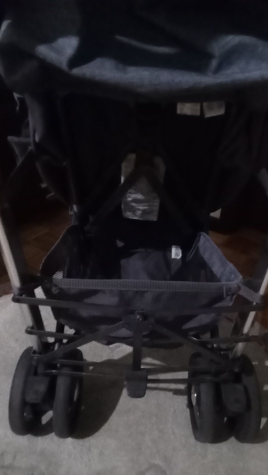 Vendo vários utensílios de bebé