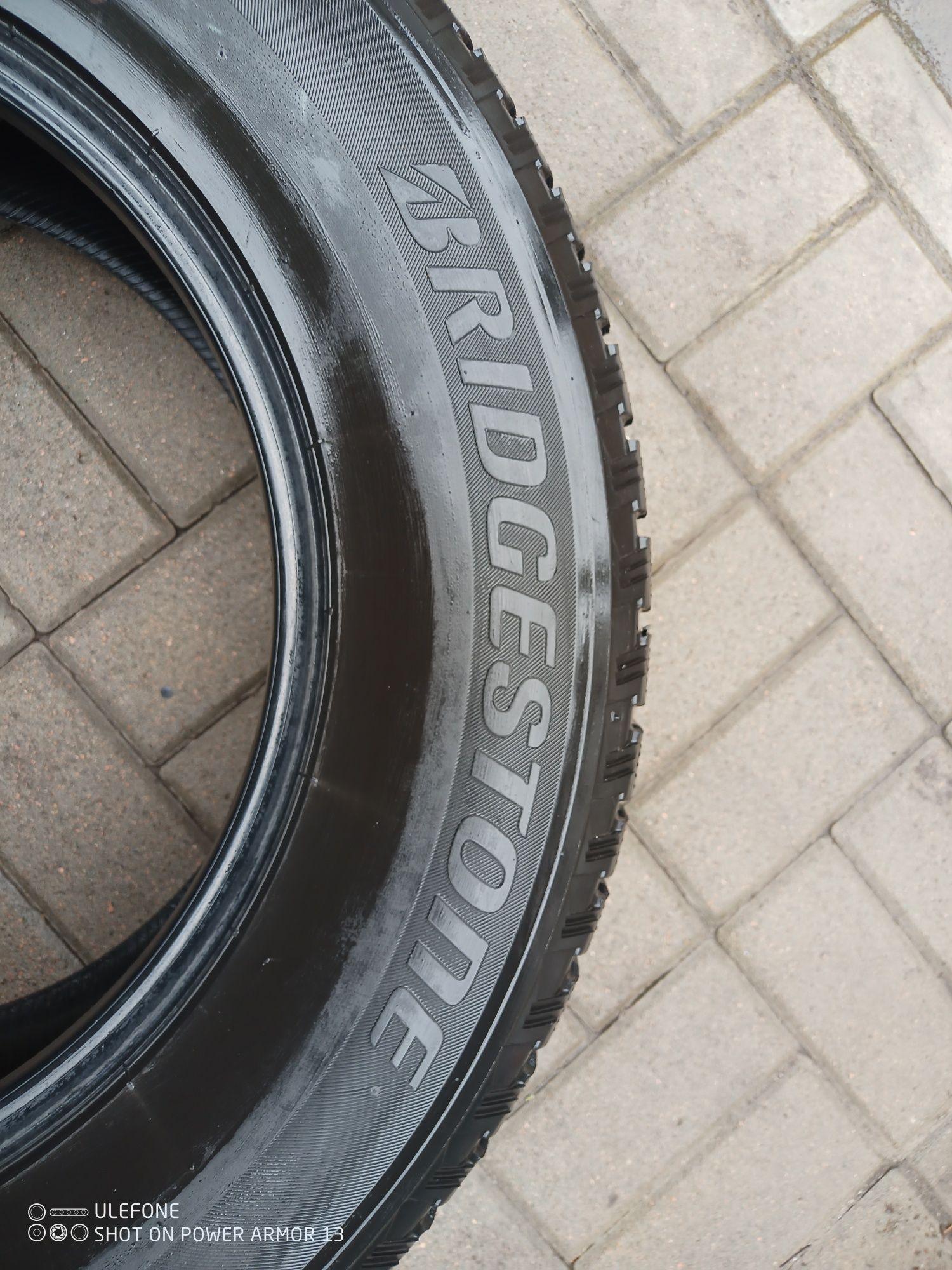 Bridgestone Blizzak spike - 01  255/65 R17