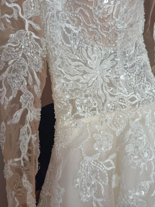 Przepiękna suknia ślubna  roz. M/176 z trenem, + welon  długi i krótki