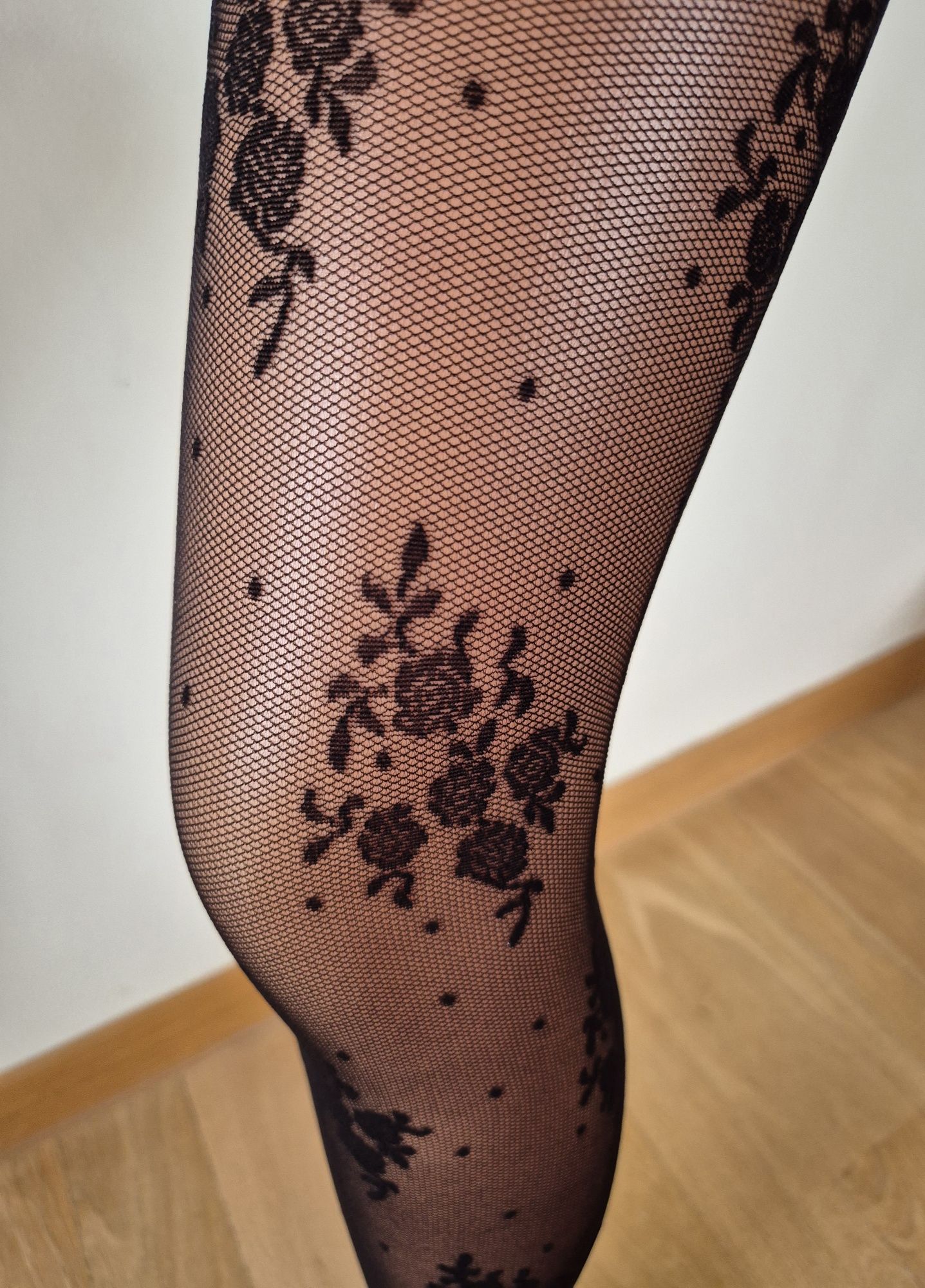 Rajstopy Calzedonia m/l czarne w kropki i kwiaty 40 den śliczne wiosna