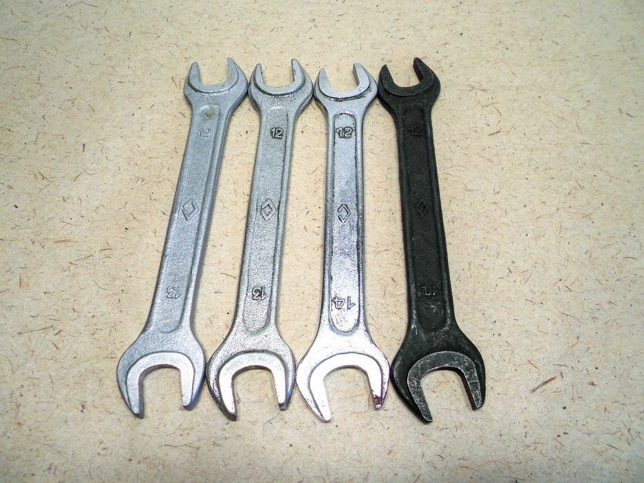 Уровень ключ торцевой рожковый рулетка напильник пробойник