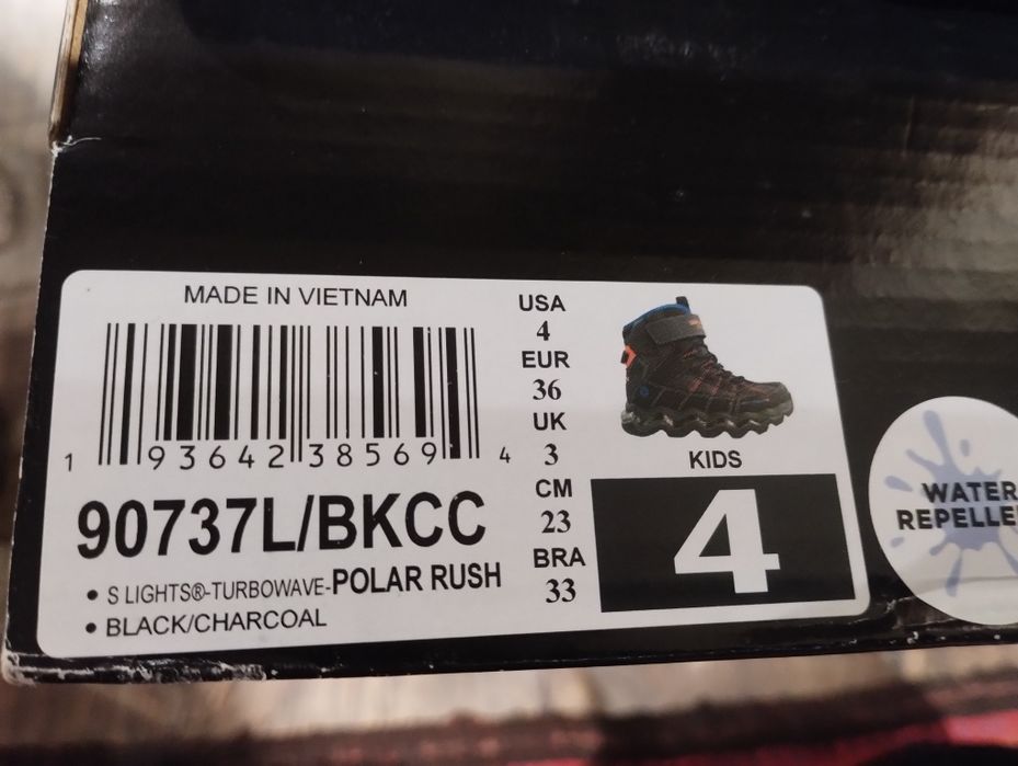 Дитячі демісезонні (зимові) черевики Skechers  в гарному стані