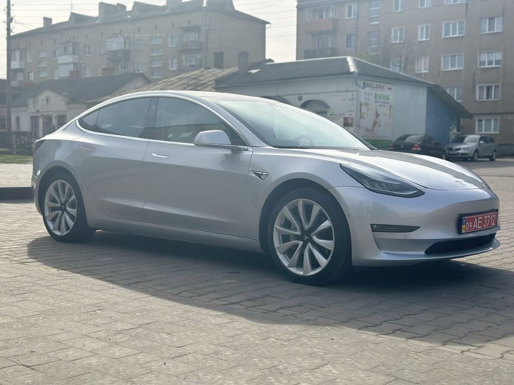 Tesla Model 3  ( 75) Long Range