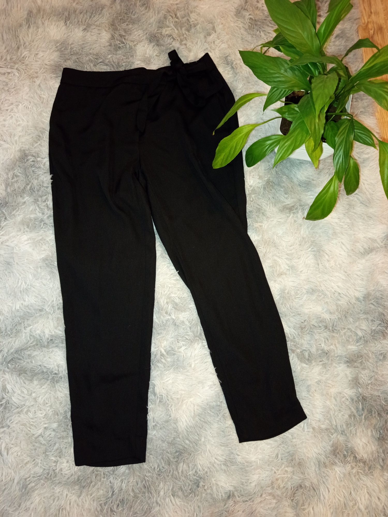Spodnie eleganckie garniturowe ZARA
Rozmiar M
Kolor czarny 
Pas 2*38 c