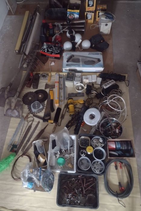 Różności garażowe, pilniki, halogeny, tarcze, wkręty, itp