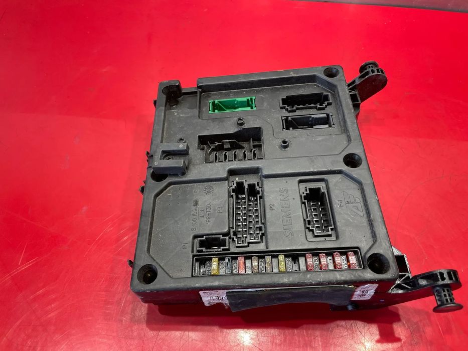 S108152001 skrzynka bezpieczników VW Touran