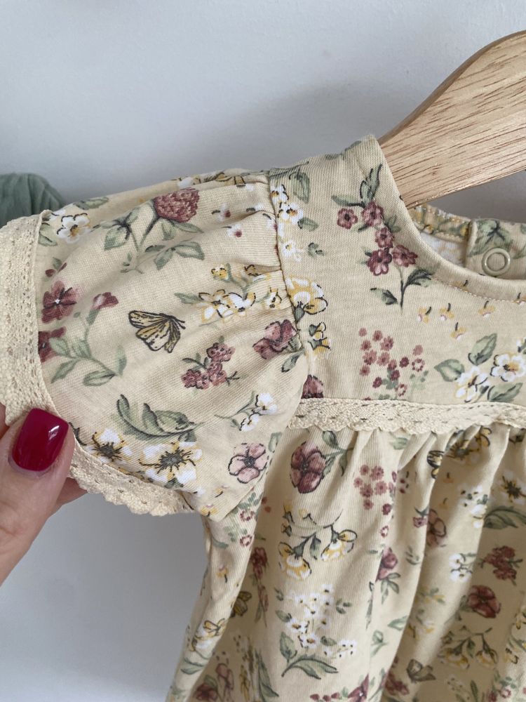 Sukienka newbie 68 pastelowa żółta kwiaty liście