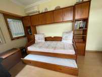 conjunto de móveis de quarto solteiro em madeira