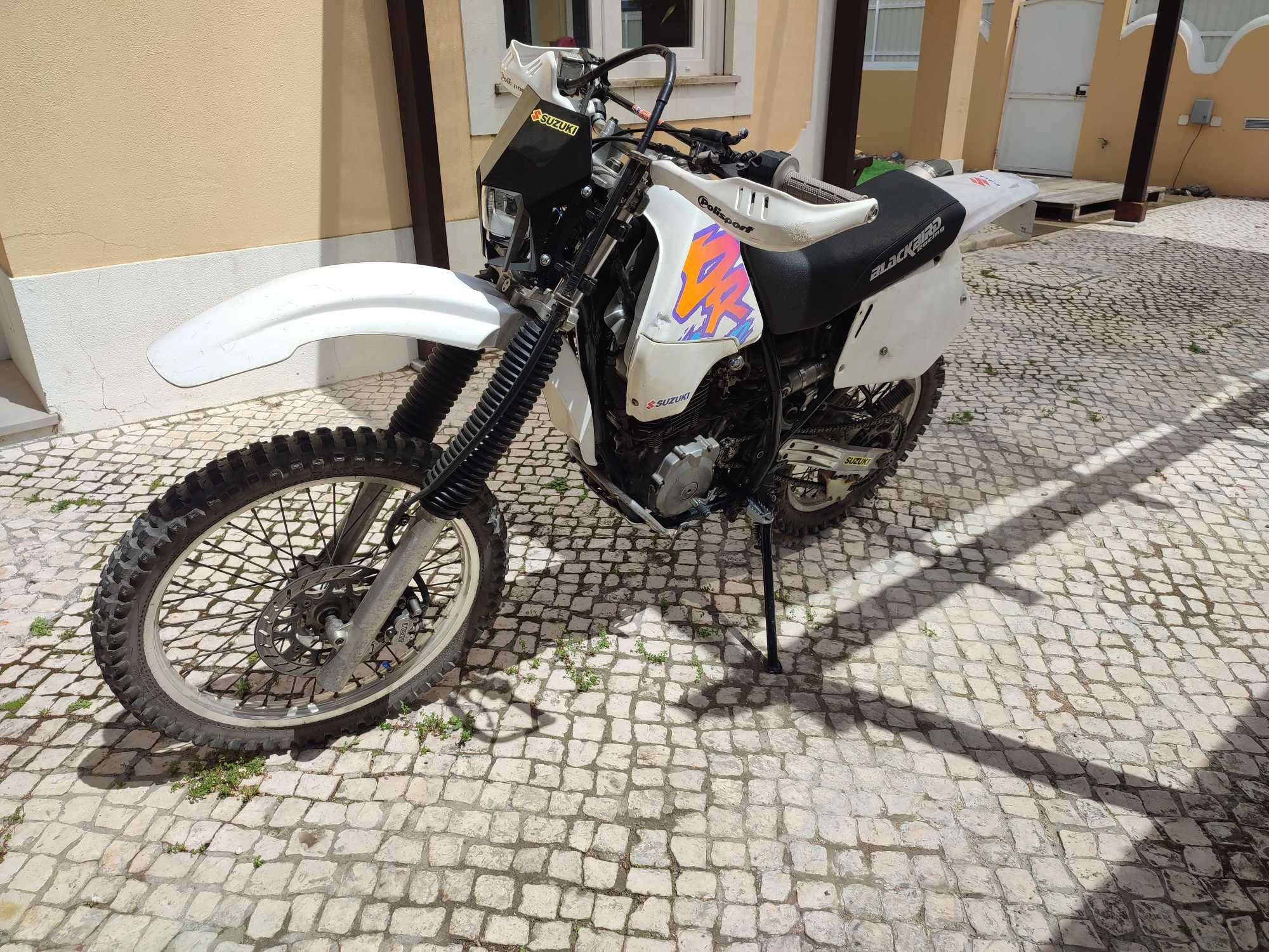 Suzuki DR 350 S kick