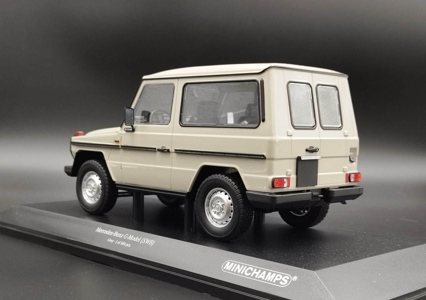 1:18 Minichamps 1980 Mercedes-Benz G-Klasse SWB  Grey (W460) model