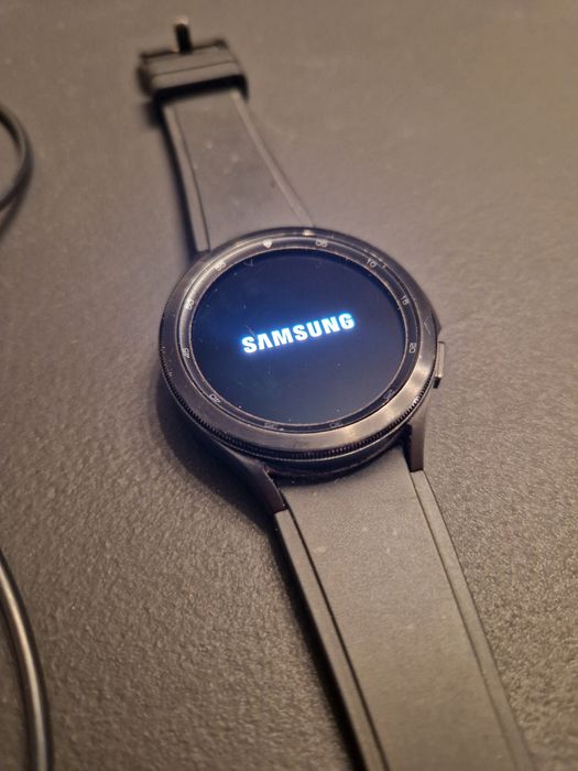 Galaxy Watch4 Classic LTE (46mm)
Kup G