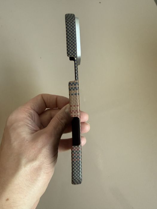 Продам оригинальный чехол Pitaka для iphone 16 pro max