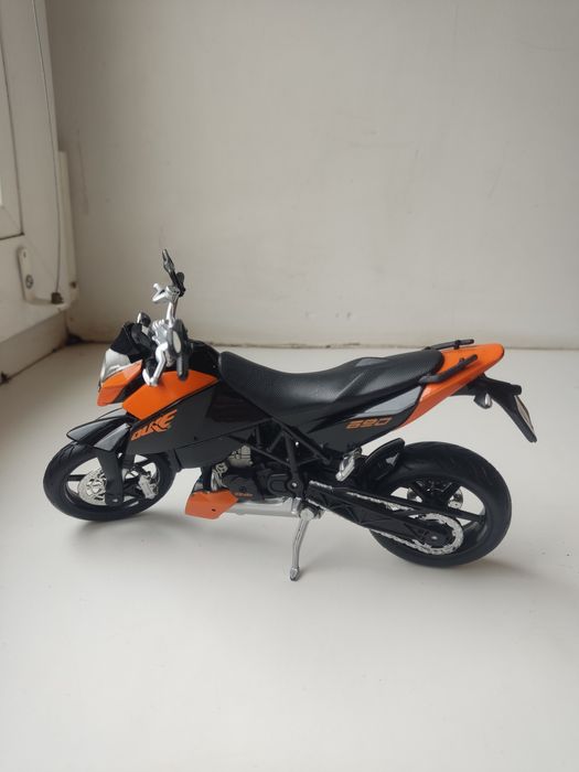 Мотоцикл duke 690 1:12