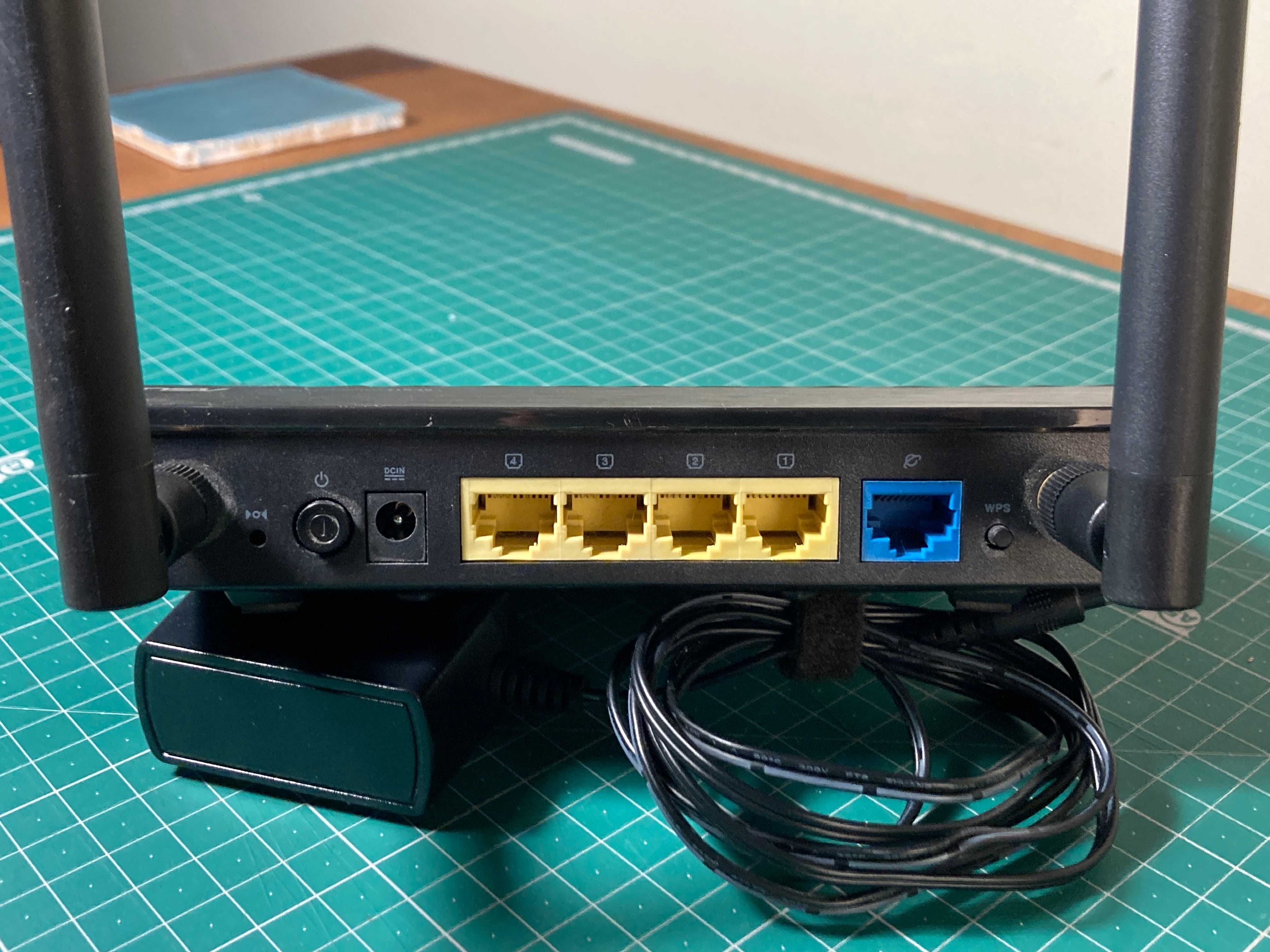 2x Asus Router, Access Point, Range Extender — RT-N12 e RT-AC51U