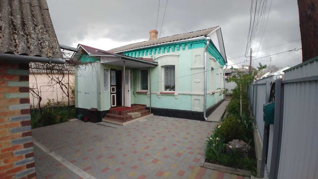 Продам пів будинку у Жмеринці Продається частина хати