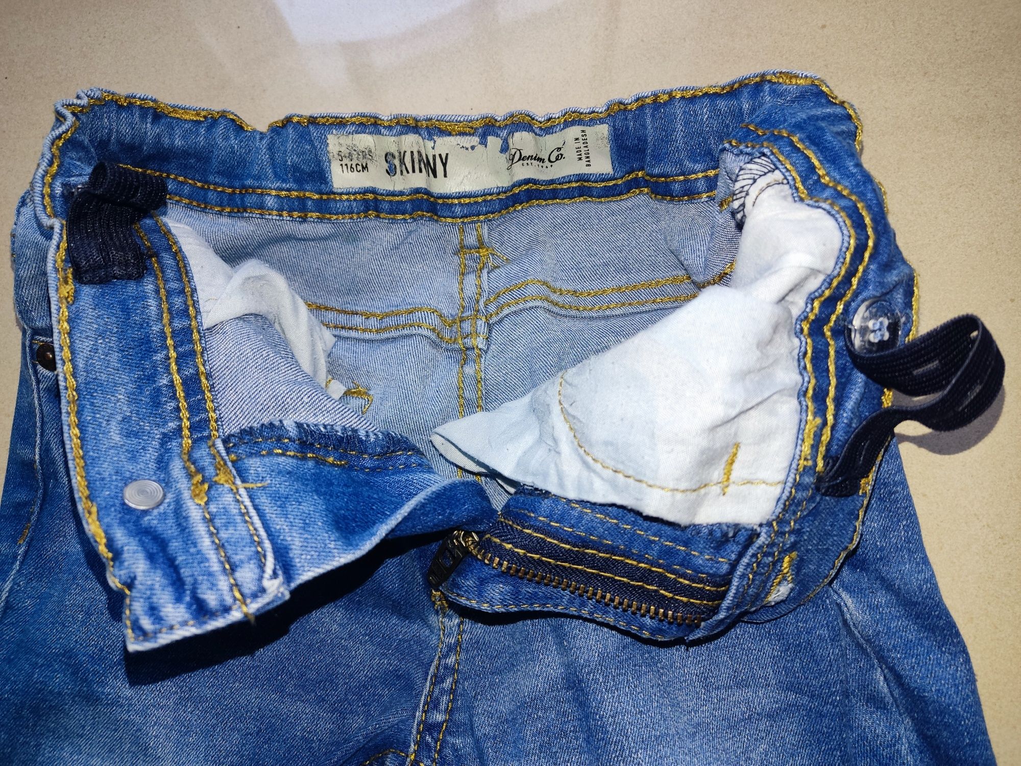 Zestaw modny spodnie jeansowe Primark i koszulka r.116