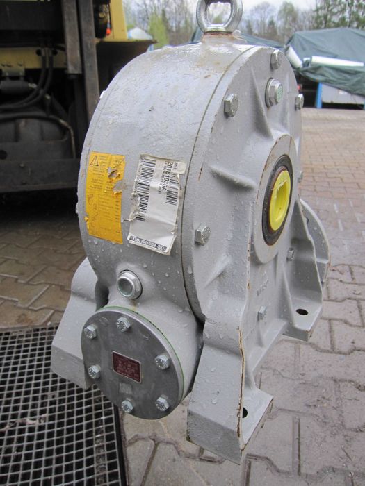 Przekładnia ślimakowa kątowa motoreduktor vf150