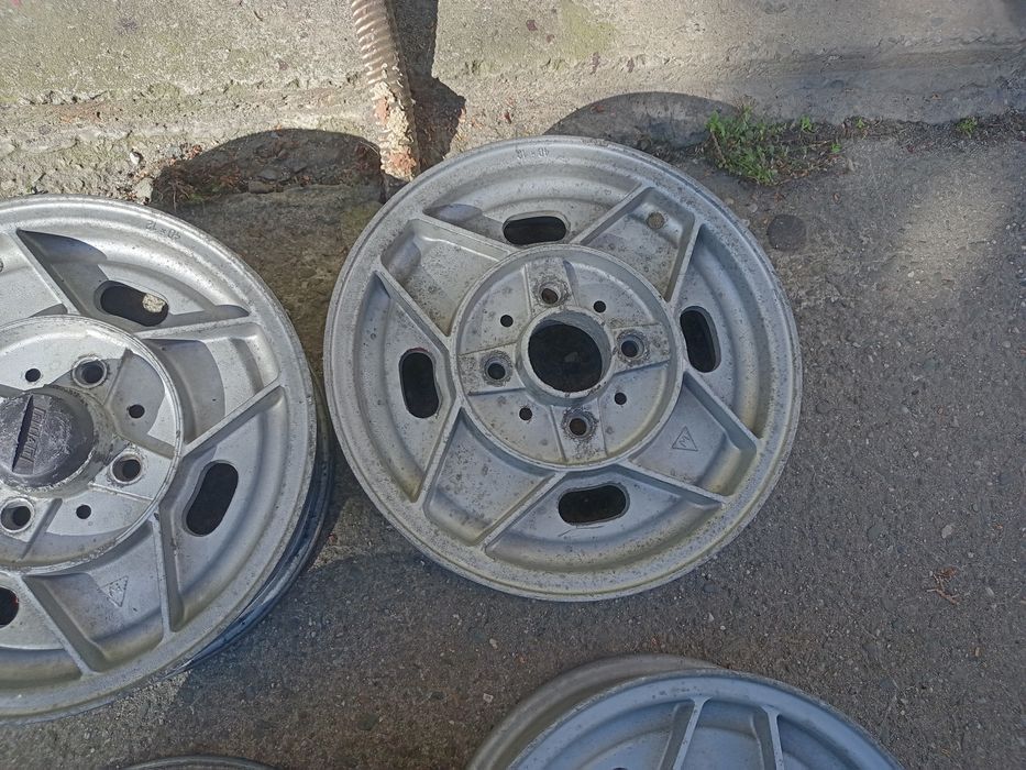 Sprzedam felgi aluminiowe do fiata 126p  orginalne