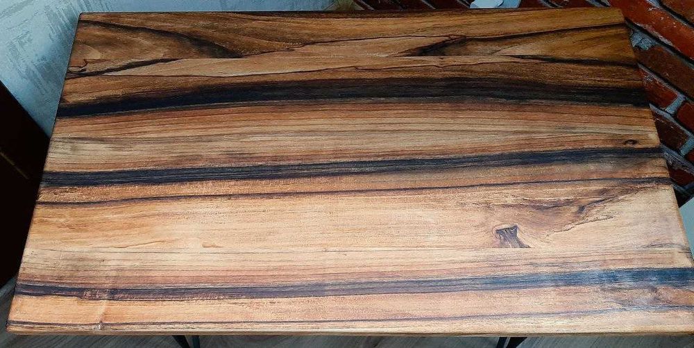 Журнальний (кавовий) столик із масиву горіха.