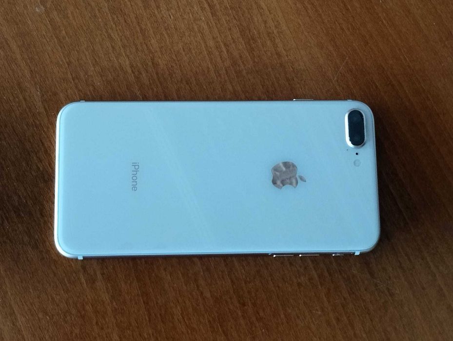 iPhone 8 Plus Praticamente Novo!