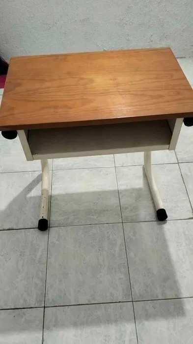 Mesa cabeceira usada estilo vintage