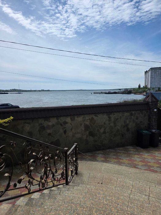 Продается дом на реке 425м  ремонт мебель цена 370 тыс.у.е.